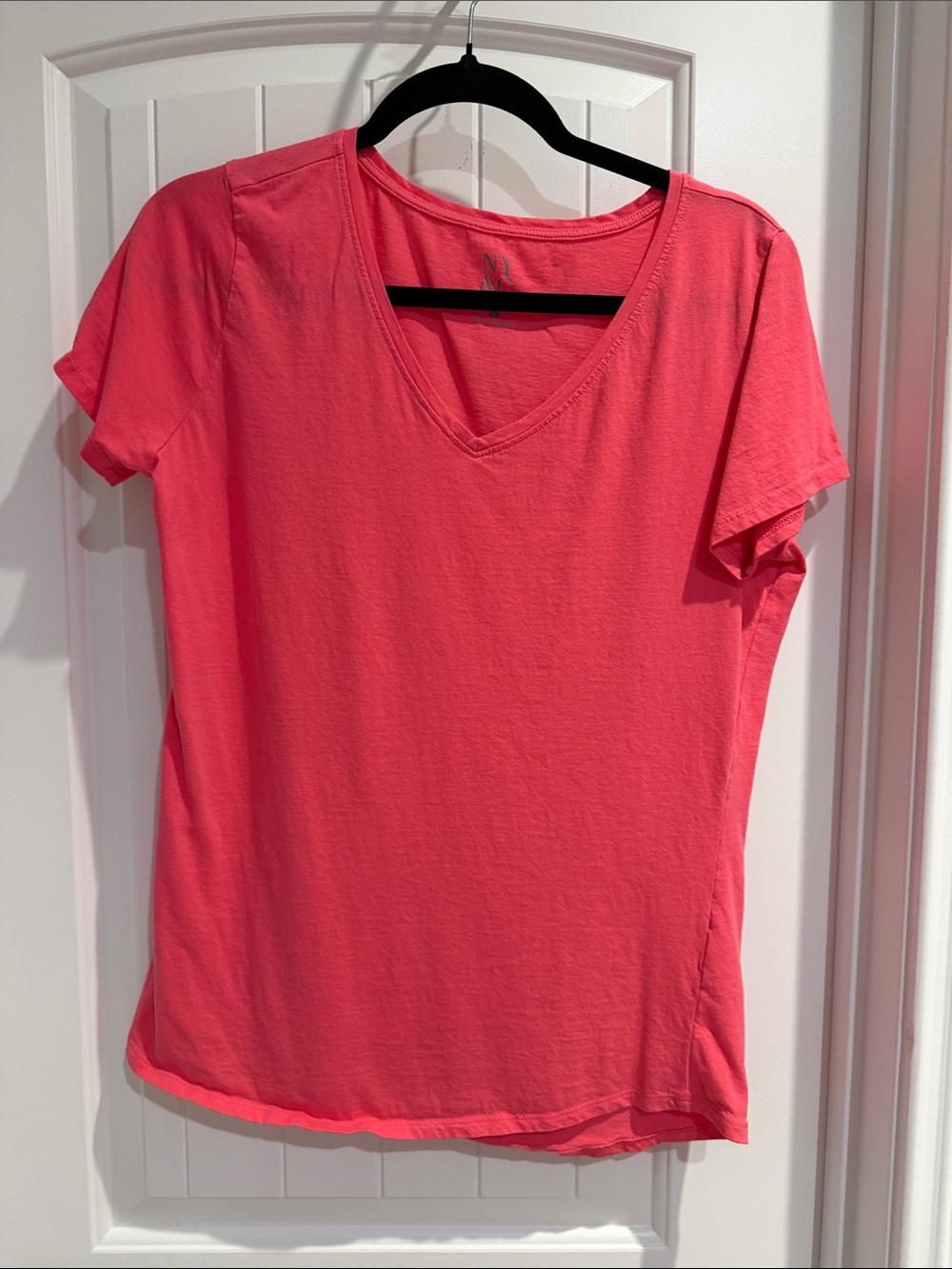 New York & Company Coral Pink V-Neck Short Sleeve Tee